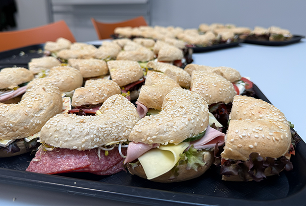 Frühstücksbuffet beim Unternehmerfrühstück vom Adlershofer Unternehmernetzwerk bei der AEMtech GmbH am 09.10.2026